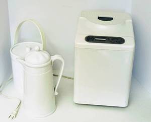 lot 3214 image: Breadman Bread Maker, Coffee Carafe and Ice Bucket