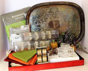 lot 3094 image: BIG Dining Lot including 2 Dining Serving Trays, Tablecloth, Assortment of Dining Napkins and 6 sets of Napkin Rings, and 3 Place Setter Holders