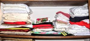 lot 3305 image: Linens Galore Table Cloths, Napkins, Placemats, Hand Towels, Sheets