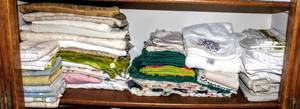 lot 3306 image: Linens Galore Table Cloths, Napkins, Placemats, Hand Towels, Sheets