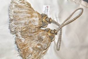 lot 3333 image: Set of New Home Interiors Tassels
