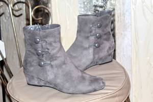 lot 3351 image: Womens Impo Georgina Size 6 Wedge Boots