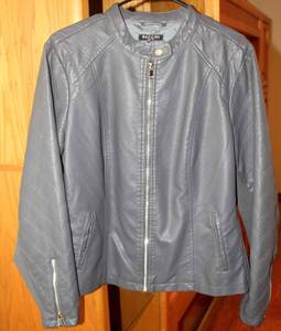 lot 3373 image: Baccini Womens Gray Leather Jacket 2X