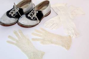 lot 3383 image: Antique Vintage Ladies Lace Gloves and Vintage Saddle Oxford Shoes