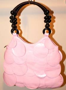 lot 3385 image: Pink Leather Scalloped Fashion Purse