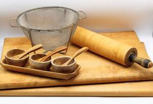 lot 3302 image: 2 Vintage Wooden Cutting Boards 20 x 14, Wooden Rolling Pin, Metal Colander and Wooden Spice Server Trio