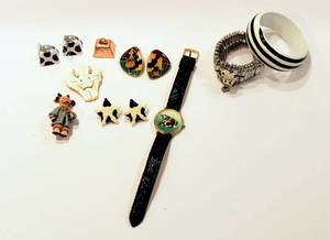 lot 3360 image: Cow Lovers Jewelry Lot - Watch, Bracelets, Earrings and Brooches Pins