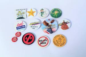 lot 3392 image: (13) Miscellaneous Button Pins