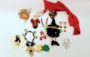 lot 3395 image: Holiday Fashion Jewelry