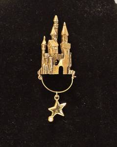 lot 3397 image: Castle Charm Brooch Pin - Looks like the Disney Castle