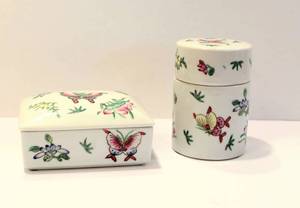 lot 3398 image: Japanese Porcelain Ware Trinket Boxes - Floral and Butterfly Motif
