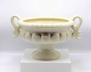 lot 3323 image: Home Interiors Decorative Pedestal Dish - Ivory