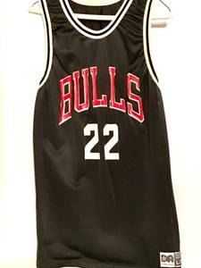 lot 3159 image: Bulls Jersey Top #22 (Size L 42-44)