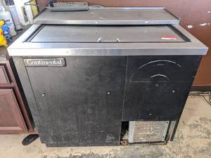 lot 1081 image: Continental Refrigerator CBC37
