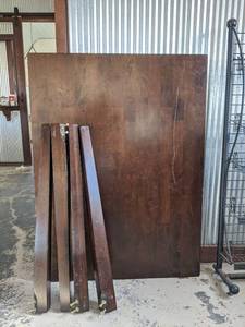 lot 1085 image: Wooden Table