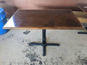 lot 1086 image: Wooden Table