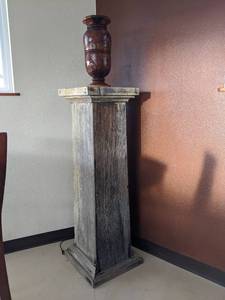lot 1091 image: Wooden Pillar With Wooden Hand Carved Vase