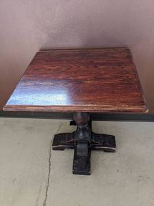 lot 1099 image: Small Wood Table