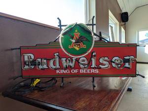 lot 1101 image: Budweiser Light Up Sign