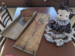 lot 1106 image: Assorted Decor