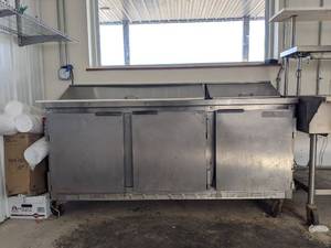 lot 1113 image: Beverage-Air Refrigerated Prep Table SUR72-18