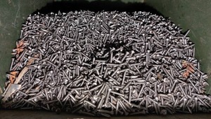 lot 10187 image: Bin of Phillips Head Wood Screws