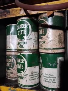 lot 10052 image: Lot of Quaker State Motor Oil in Cans