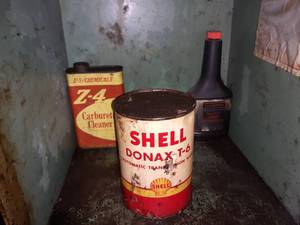 lot 10058 image: Misc Vintage Lubricants