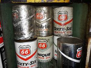 lot 10063 image: Phillips 66 Vintage Cans of Oil