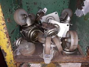 lot 10083 image: Lot of Casters