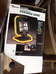 lot 10093 image: Quartz Halogen 500W Model L-253-500 Portable Light
