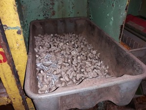 lot 10097 image: Metal Bin of Wood Screws & Bolts