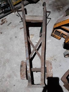 lot 6660 image: Vintage Barrel Dolly