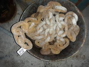 lot 6712 image: Barrel of 2.5 Link TowLog Chain 20ft Total