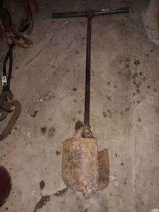 lot 6575 image: Steel Post Hole Cleaner Spade