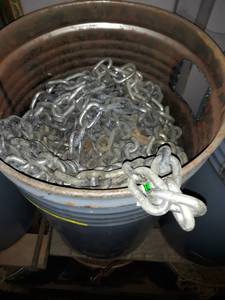 lot 6593 image: Barrel of 2.5 Link TowLog Chain 125ft Total