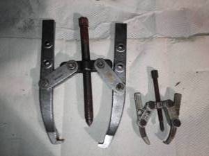 lot 6539 image: Pair of Brake Puller Tools