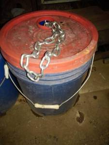 lot 6613 image: Bucket of Campbell Proof Coil Chain about 34 Full