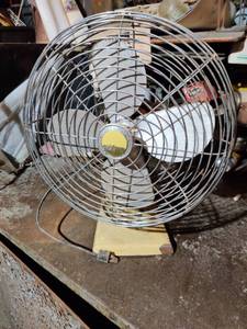 lot 6547 image: Eskimo Metal Tabletop Vintage Fan
