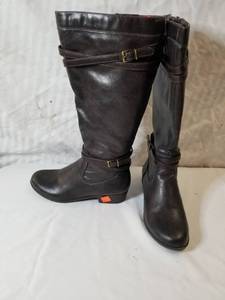 lot 9118 image: Naturalizer Pleather Boots with Straps Size 7M