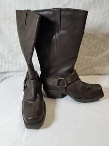 lot 9119 image: Arizona Leather Booth with Straps Size 8.5 M