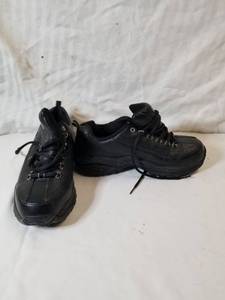 lot 9124 image: Sketchers Premium , Work non slip Steel Toe Shoe size 8