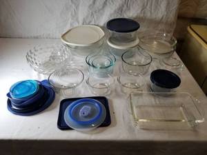 lot 9126 image: Lot of Glassware, Pyrex , Fireking and Lids