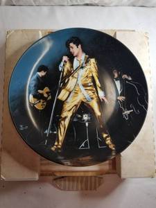 lot 9135 image: Plate Decor, The Memphis Flash