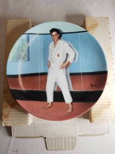 lot 9139 image: Plate Decor , Going For The Black Belt