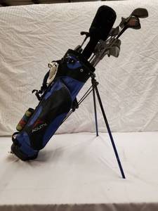 lot 9145 image: Acuity Golf Bag with Stand, Gold Balls And Clubs