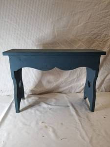 lot 9157 image: Blue Small Wooden Bench With Hearts