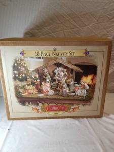 lot 9164 image: Grandeur Noel 10 Piece Nativity Set Collectors Edition