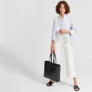 lot 31480 image: DINE - TOTE BAG