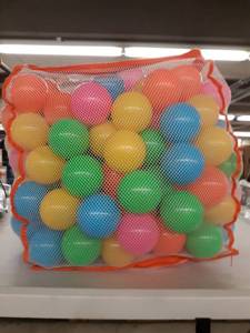 lot 34109 image: PIT BALL PLAY SET
